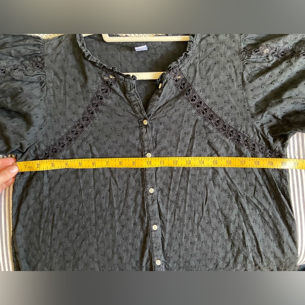 Old Navy Women’s blouse- black size Medium - Picture 5 of 7